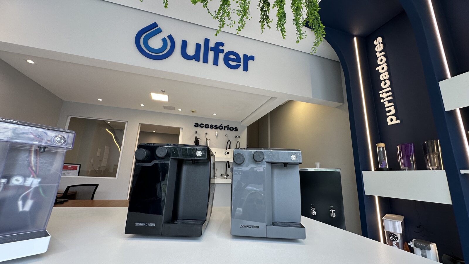 Showroom da loja Ulfer em Mogi das Cruzes com purificadores expostos
